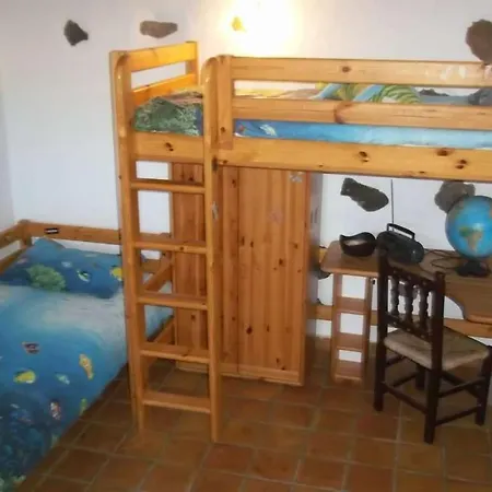 Sleeps 6 Wifi Villa