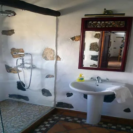 Villa Sleeps 6 Wifi Tao